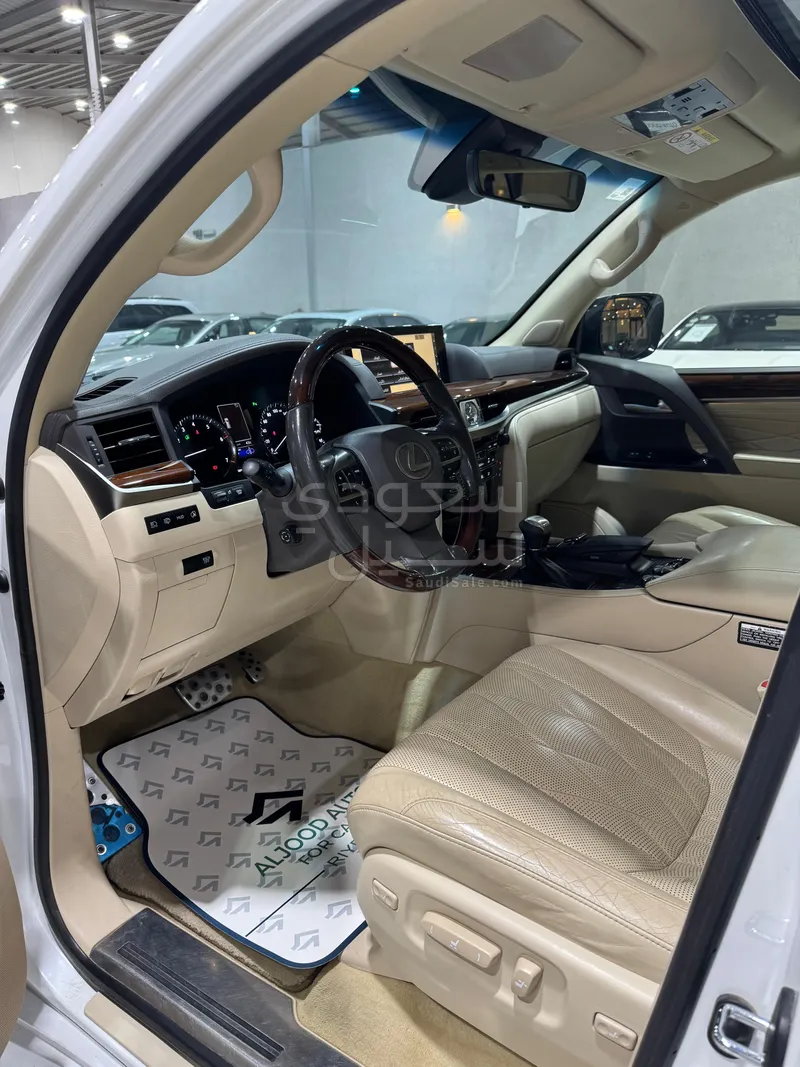 2019 Lexus LX 570  BlackEdition