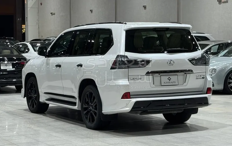 2019 Lexus LX 570  BlackEdition