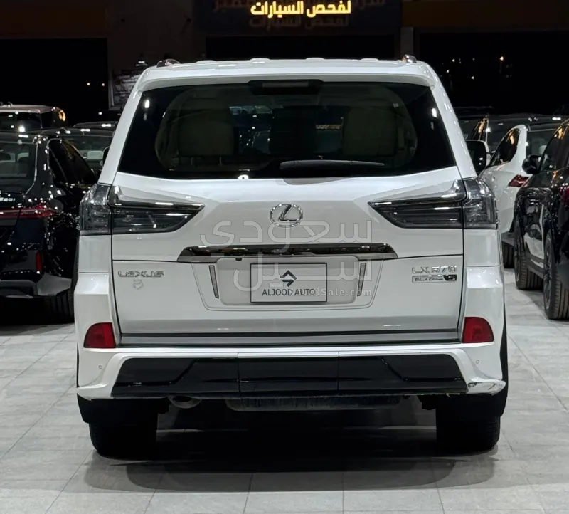 2019 Lexus LX 570  BlackEdition