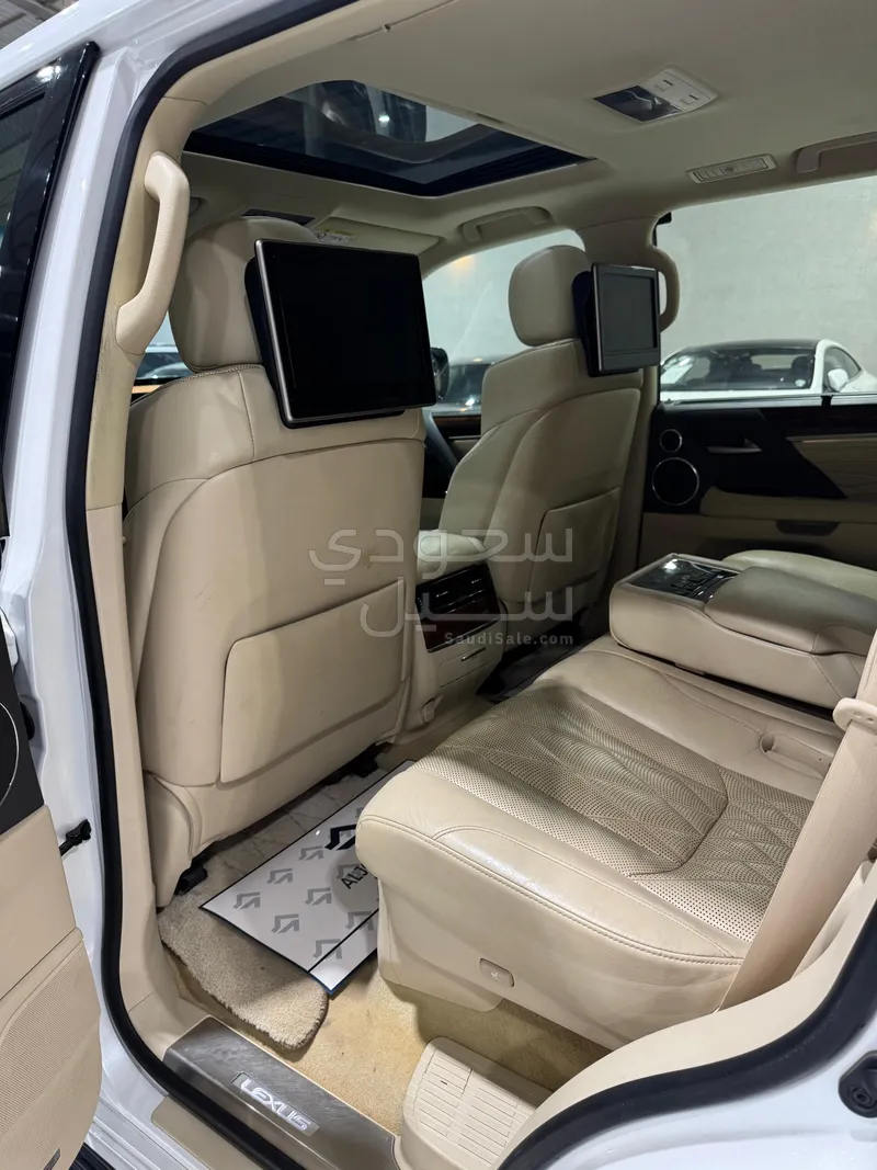 2019 Lexus LX 570  BlackEdition