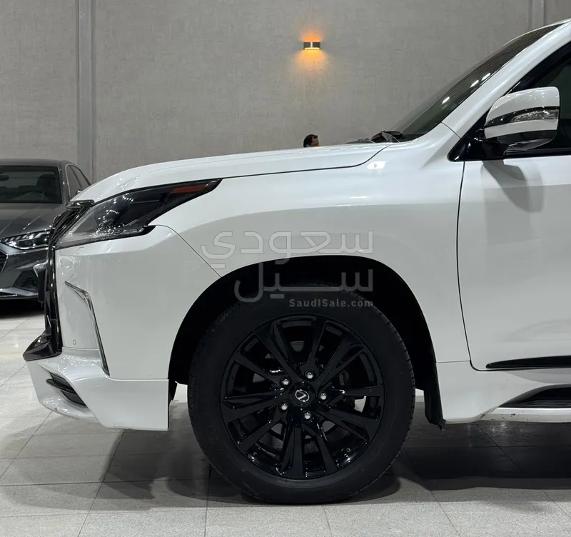 2019 Lexus LX 570  BlackEdition