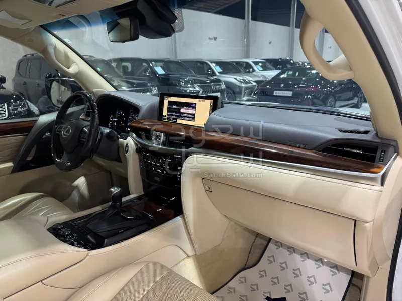 2019 Lexus LX 570  BlackEdition