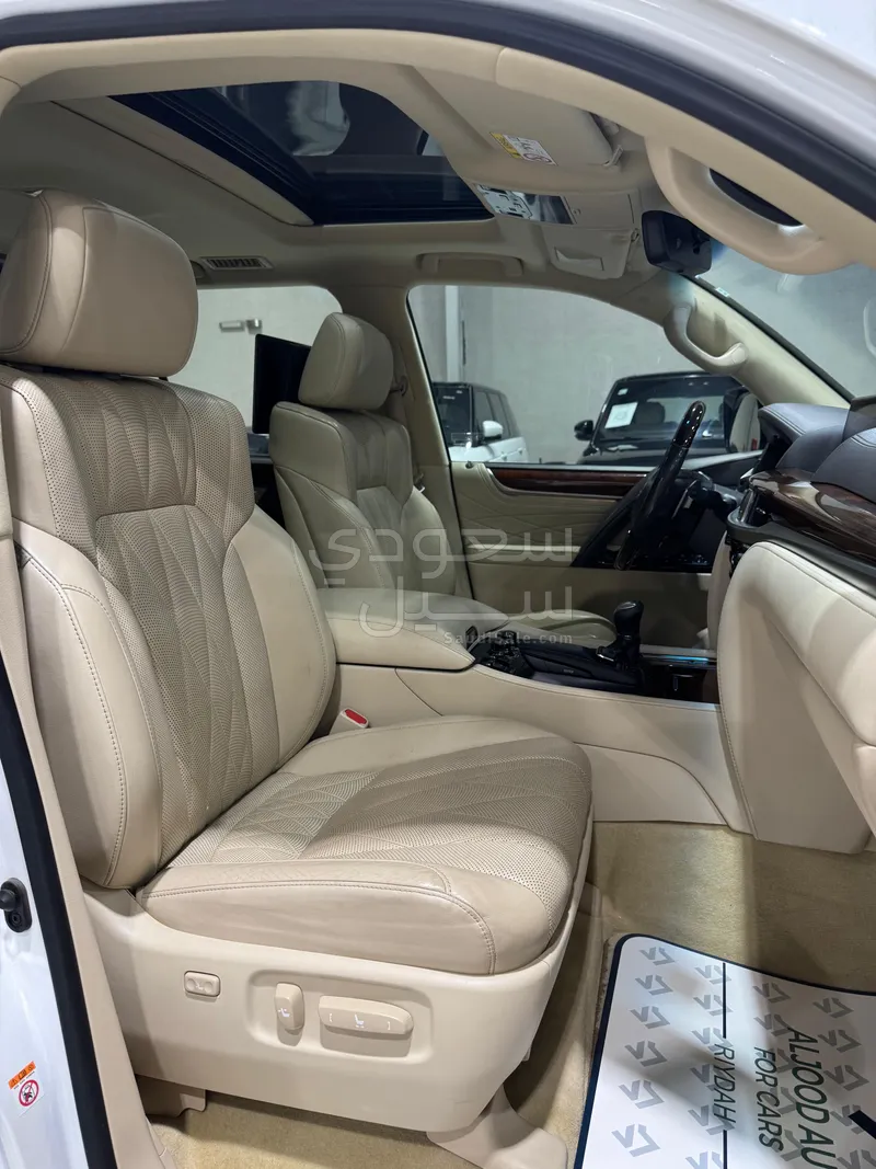 2019 Lexus LX 570  BlackEdition