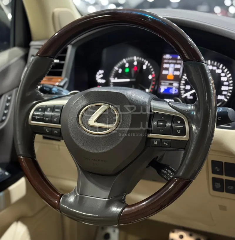 2019 Lexus LX 570  BlackEdition