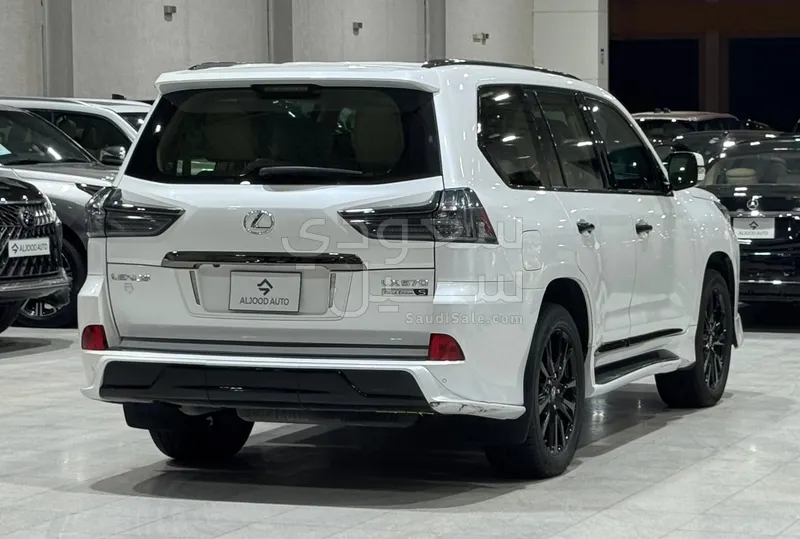 2019 Lexus LX 570  BlackEdition