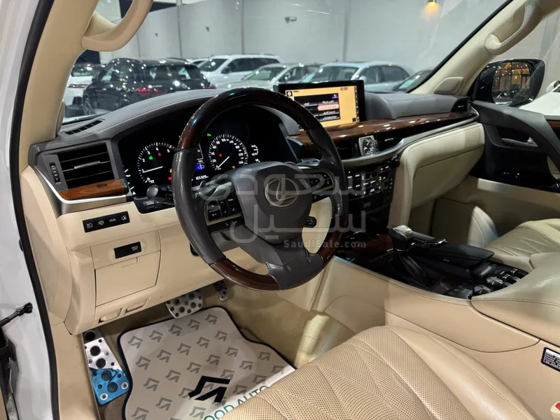 2019 Lexus LX 570  BlackEdition