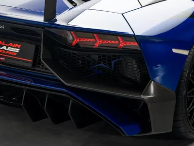 2016 لمبرجيني افنتادور اس في رودستر