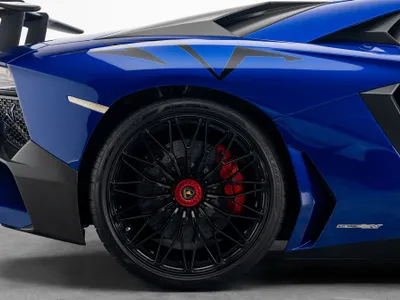 2016 لمبرجيني افنتادور اس في رودستر