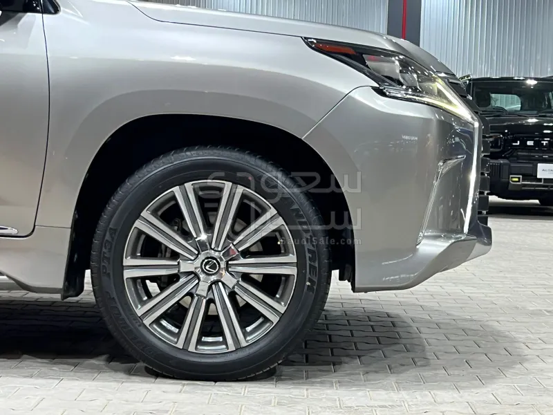 2016 Lexus LX 570
