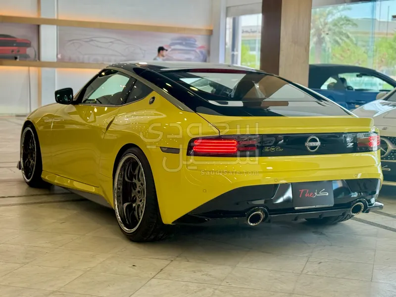 2023 نيسان زد 370