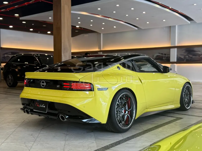 2023 نيسان زد 370