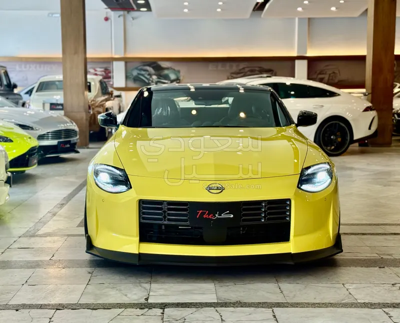 2023 نيسان زد 370