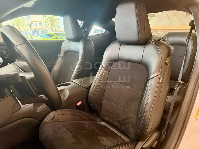 2024 فورد موستانغ دارك هورس
