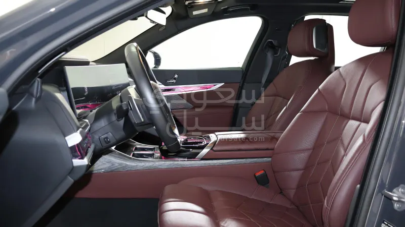 2025 BMW 7 Series 740i