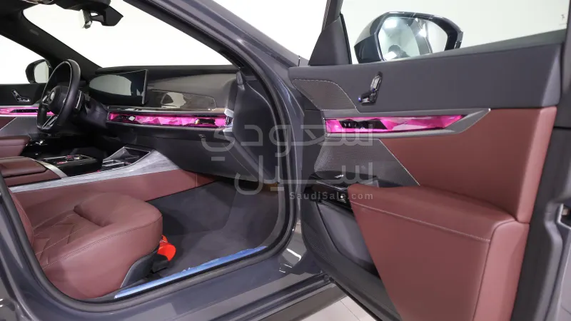 2025 BMW 7 Series 740i