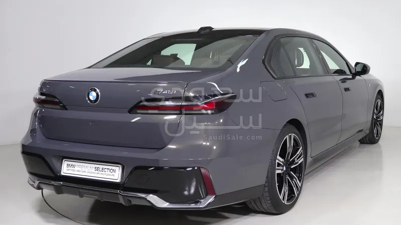 2025 BMW 7 Series 740i