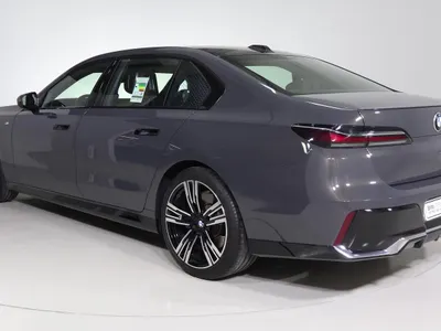 2025 BMW 7 Series 740i