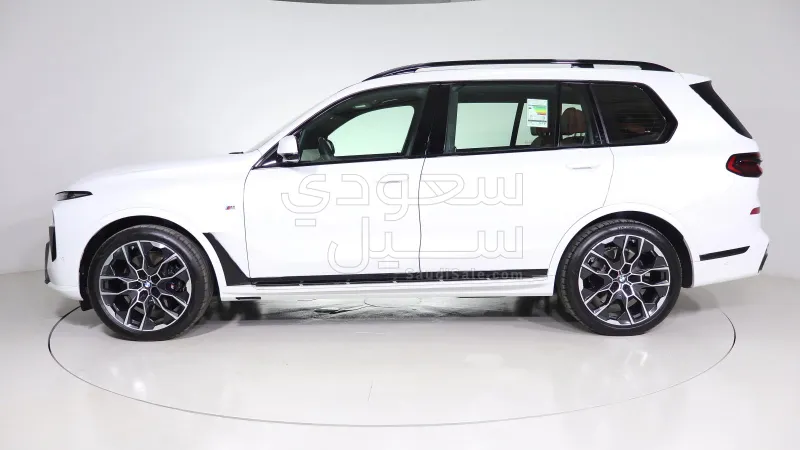 2025 BMW X Series 7 M kit