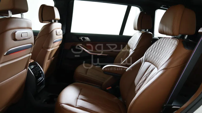 2025 BMW X Series 7 M kit