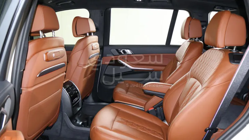 2025 BMW X Series 7 M kit