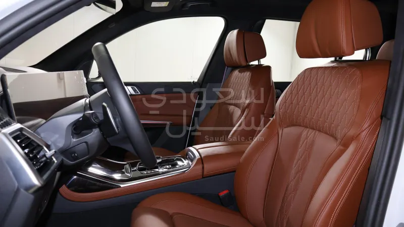 2025 BMW X Series 7 M kit