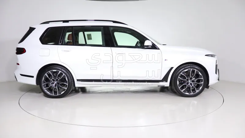 2025 BMW X Series 7 M kit