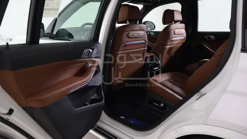 2025 BMW X Series 7 M kit