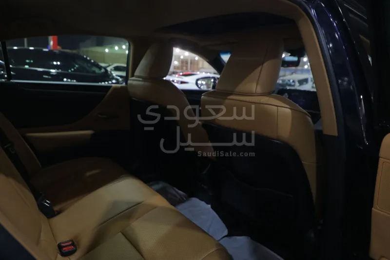 2023 Lexus ES 300