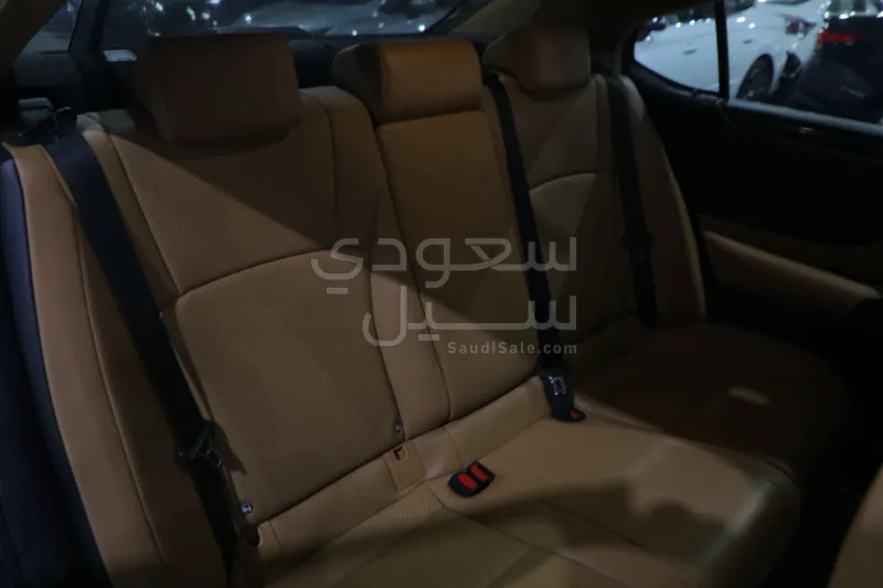 2023 Lexus ES 300