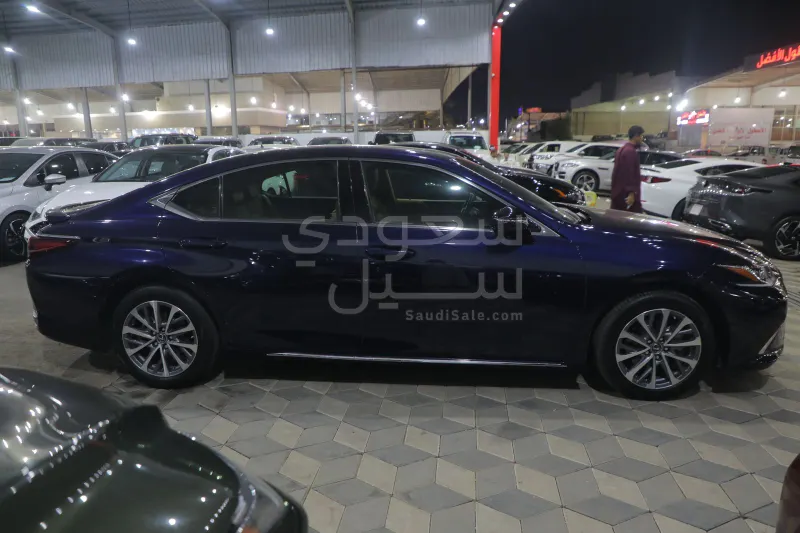 2023 Lexus ES 300