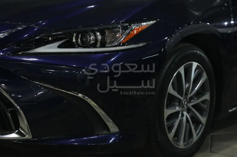 2023 Lexus ES 300