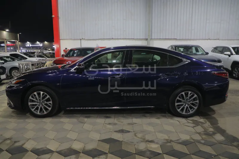 2023 Lexus ES 300