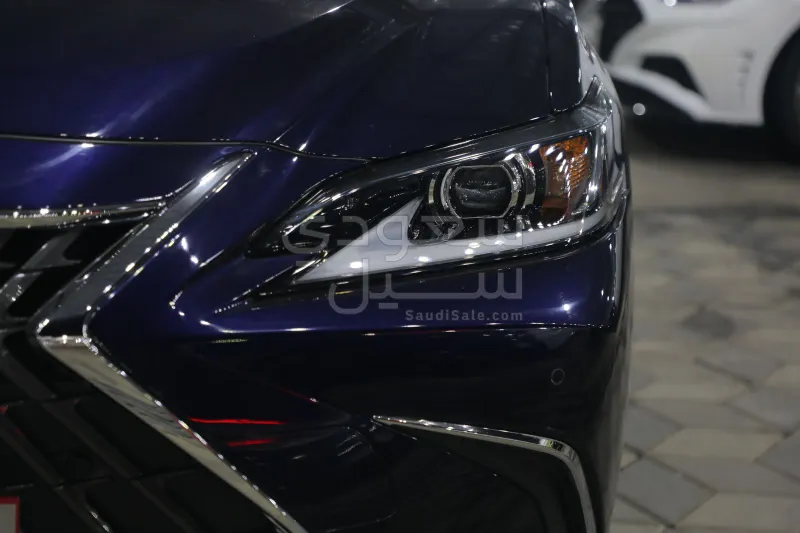 2023 Lexus ES 300