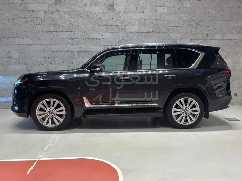 2022 Lexus LX 600 vip