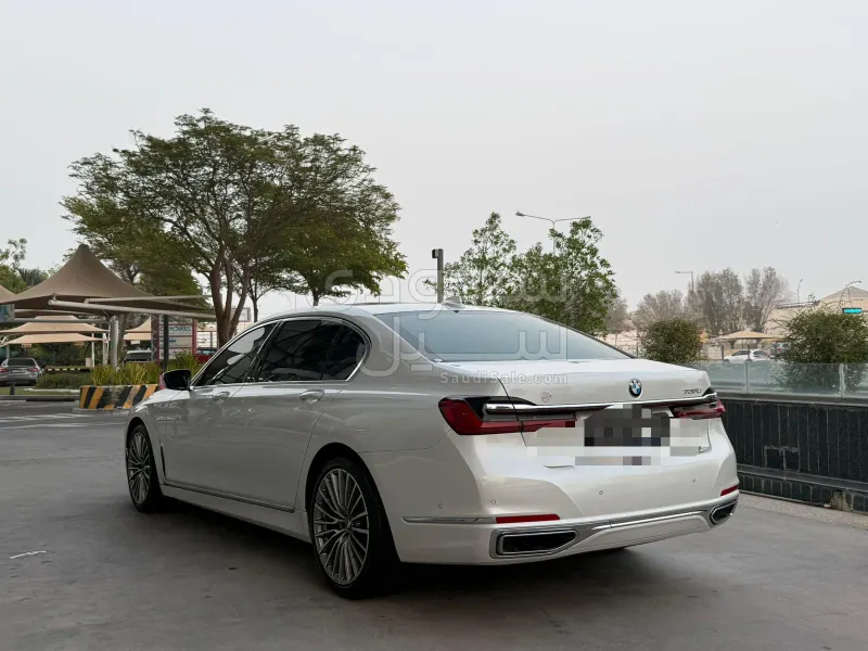 2022 بي ام دبليو الفئة السابعة 730 إل أي