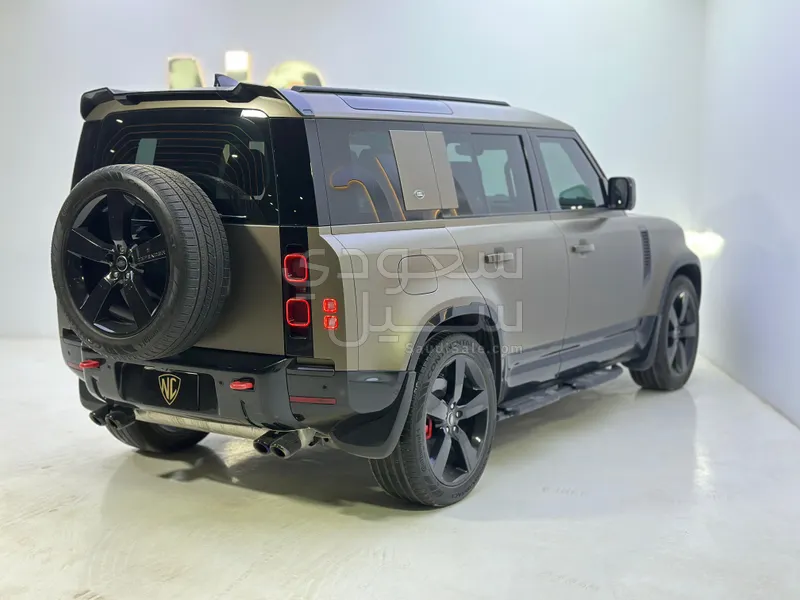 2025 Land Rover Defender HSE