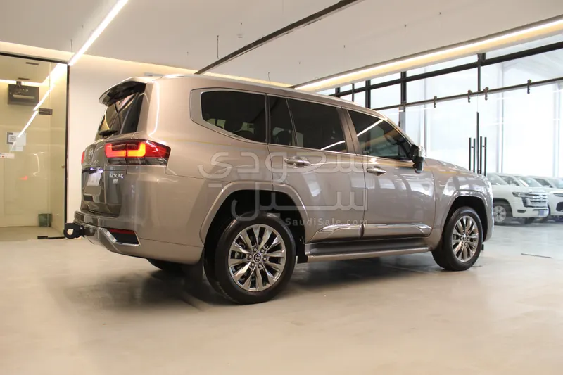 2023 Toyota Land Cruiser VXR