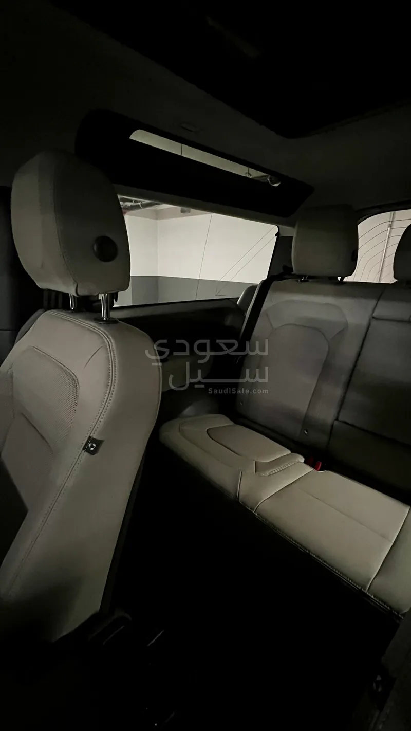 2023 لاند روفر ديفيندر 90