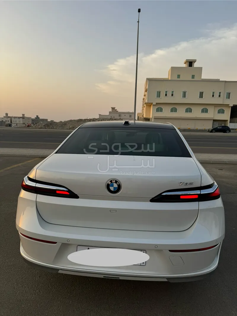 2023 بي ام دبليو الفئة السابعة 735 إل أي