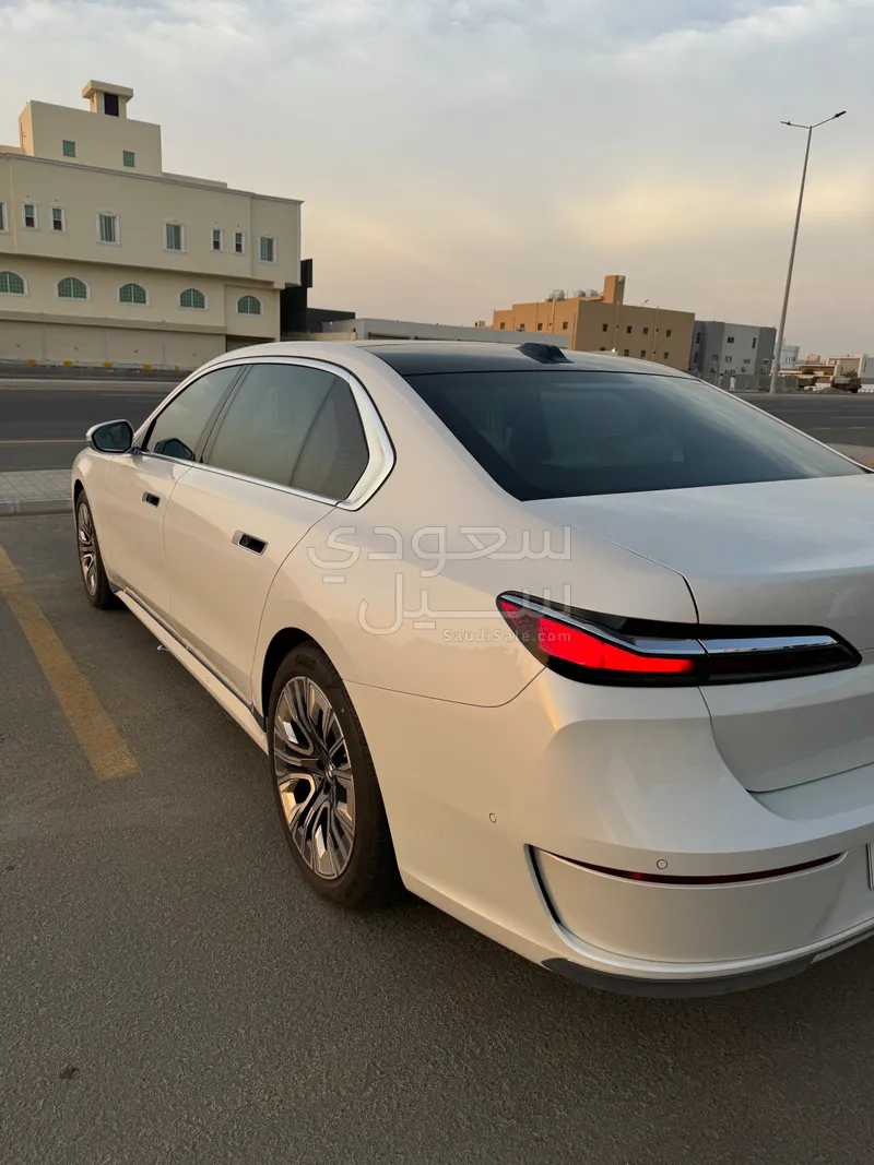 2023 بي ام دبليو الفئة السابعة 735 إل أي