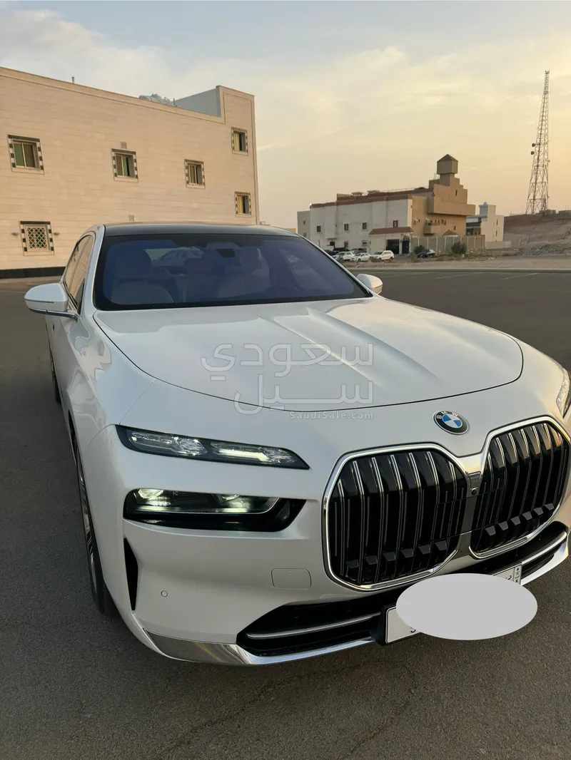 2023 بي ام دبليو الفئة السابعة 735 إل أي