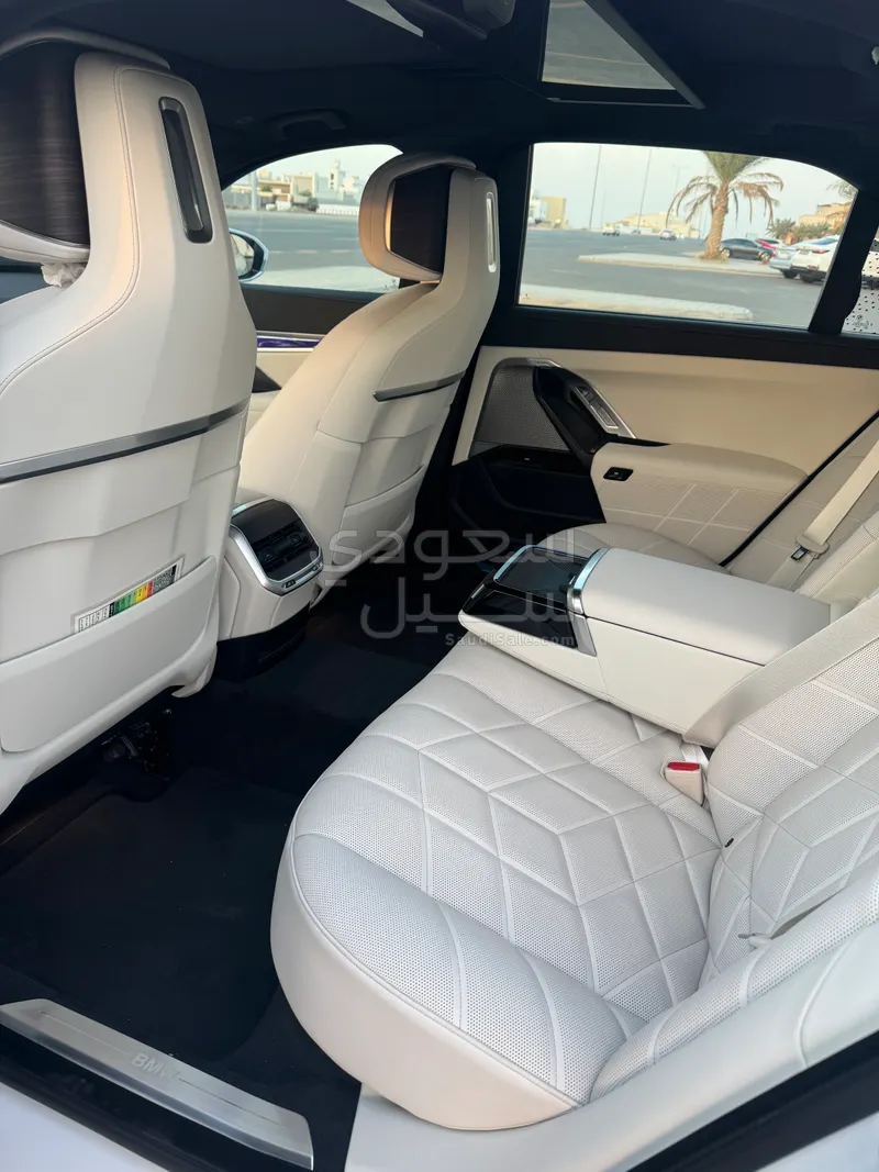 2023 بي ام دبليو الفئة السابعة 735 إل أي