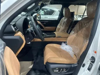 2025 لكزس إل إكس 600