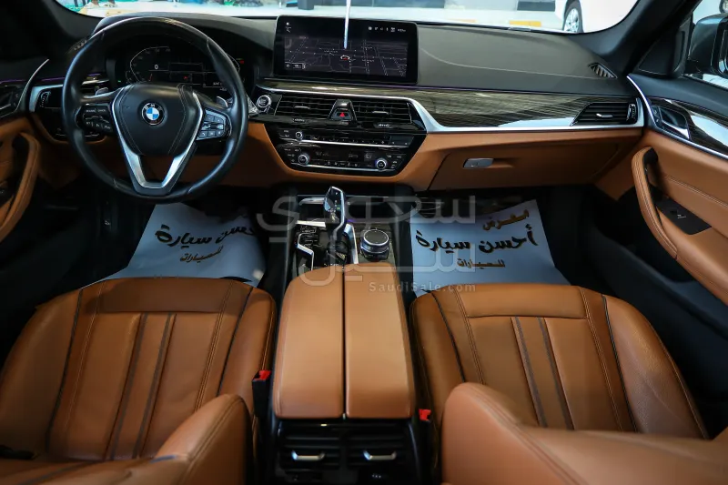 2022 BMW 5 Series 520i