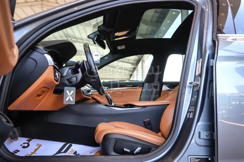 2022 BMW 5 Series 520i