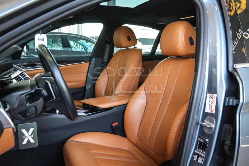 2022 BMW 5 Series 520i