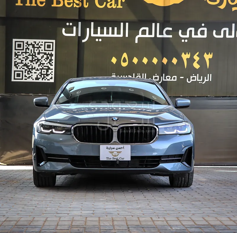 2022 BMW 5 Series 520i