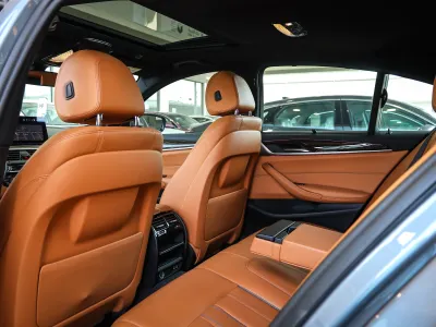 2022 BMW 5 Series 520i