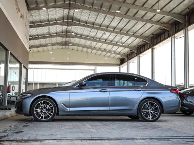 2022 BMW 5 Series 520i
