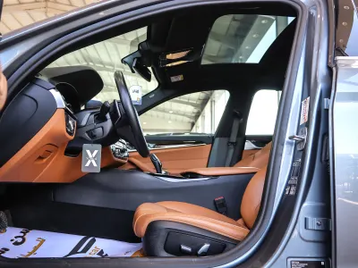 2022 BMW 5 Series 520i